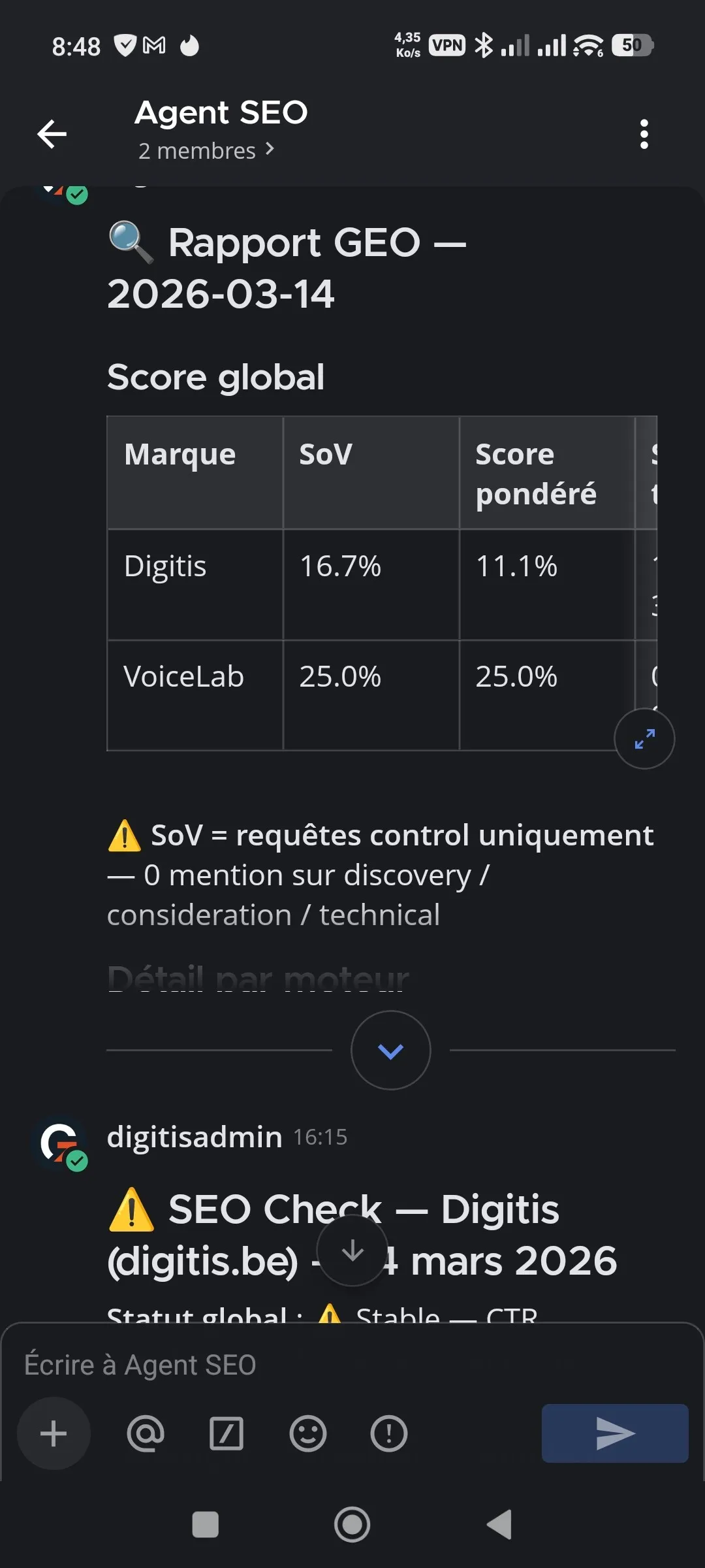 Rapports SmartSignal sur smartphone — suivi SEO et GEO en mobilite