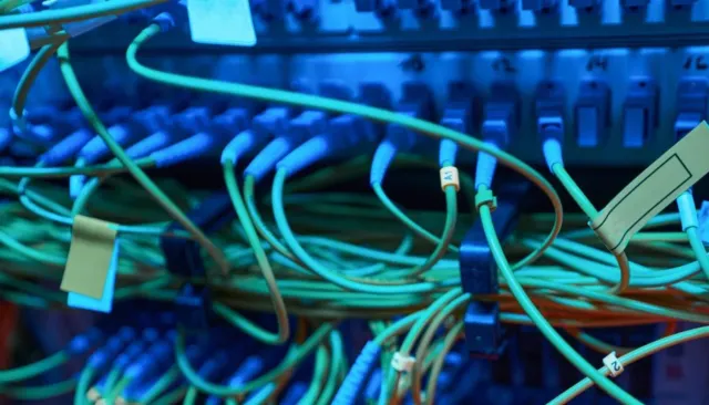 Qui peut installer ou entretenir un central téléphonique pour PME ?