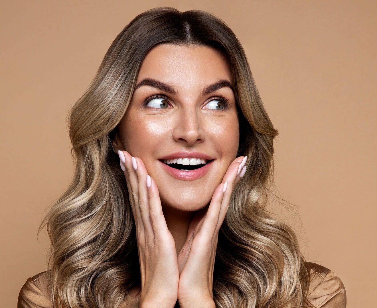 happy-smile-woman-bg.jpg